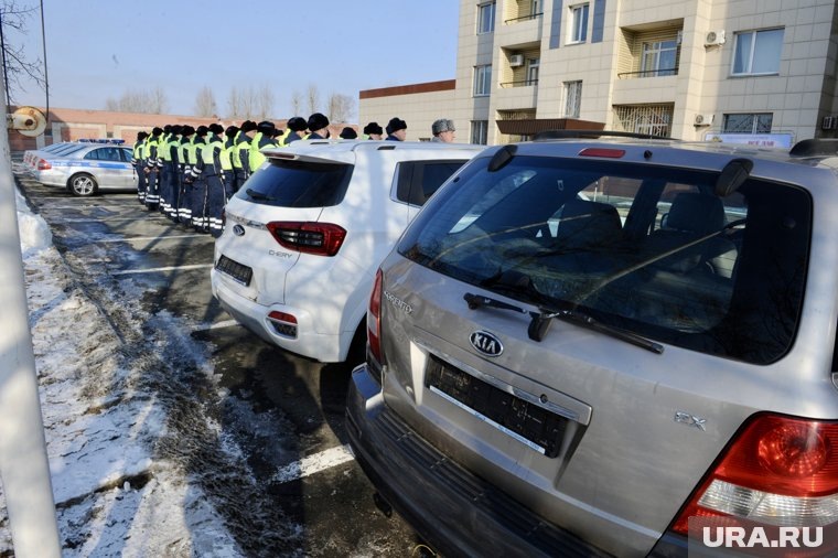 Автомобили отправились на нужды СВО. Фото: Вадим Ахметов © URA.RU