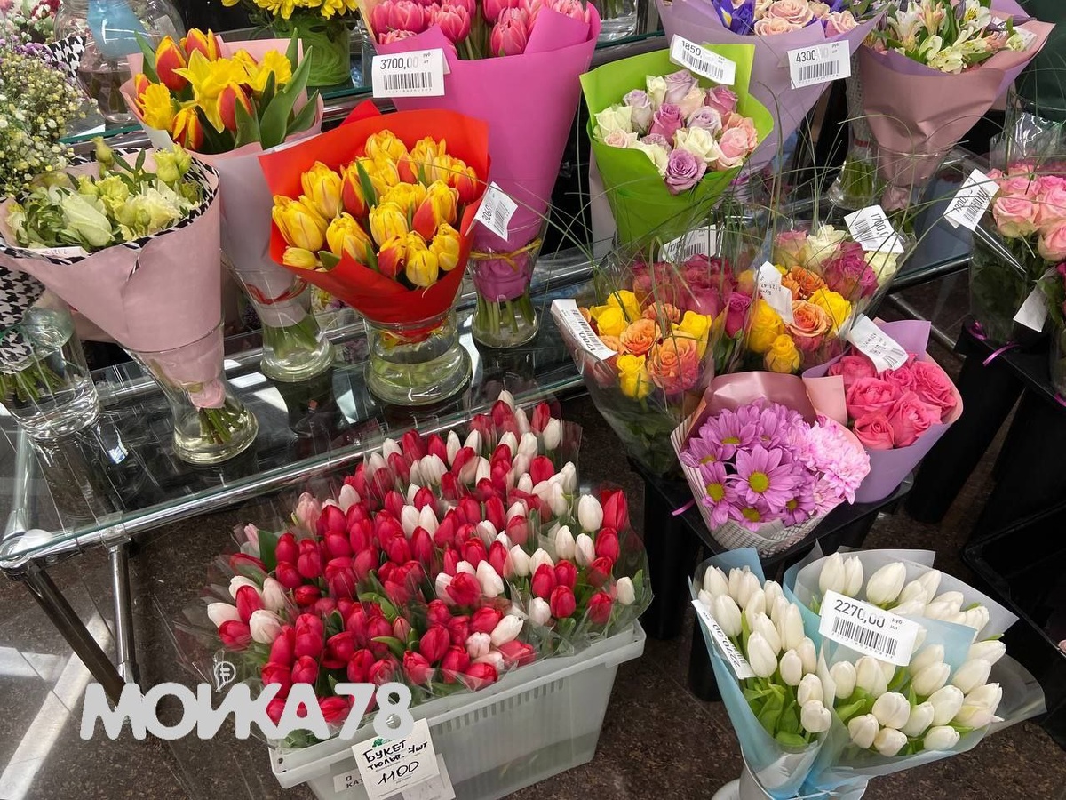    Цветочные в Петербурге перед 8 марта. Фото: Мойка78