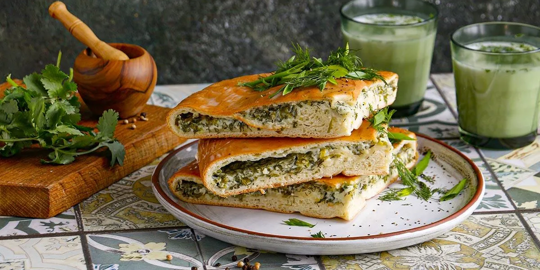 Домашний осетинский пирог с сыром и зеленью