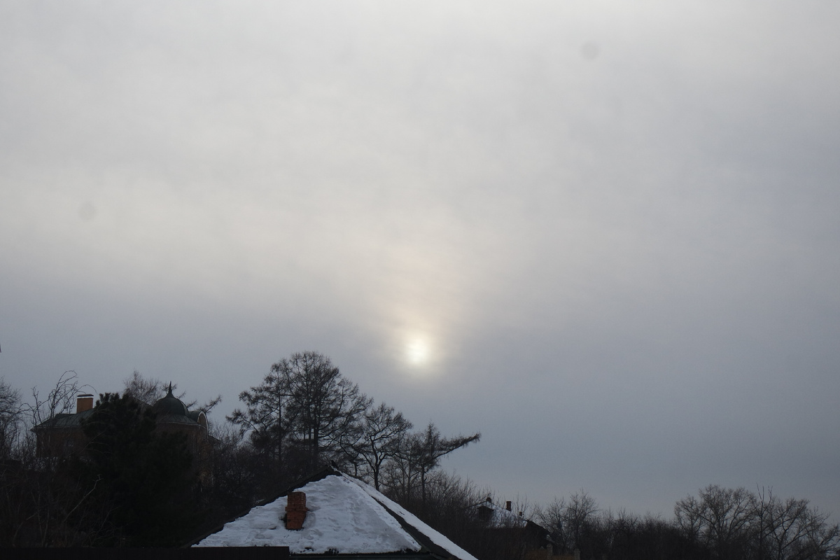 вид с подножия Иерусалимской горы и мутное солнышко мартовское