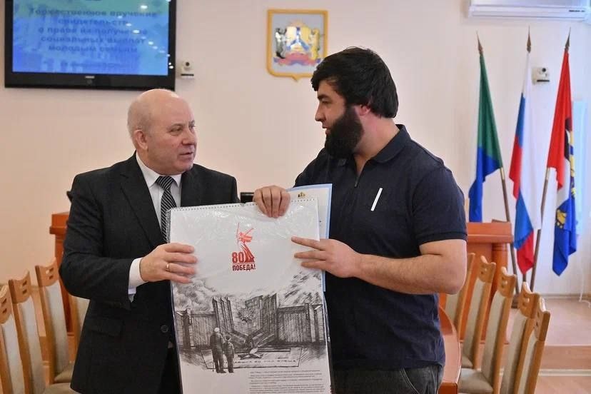 Мэр хабаровска вручил сертификаты