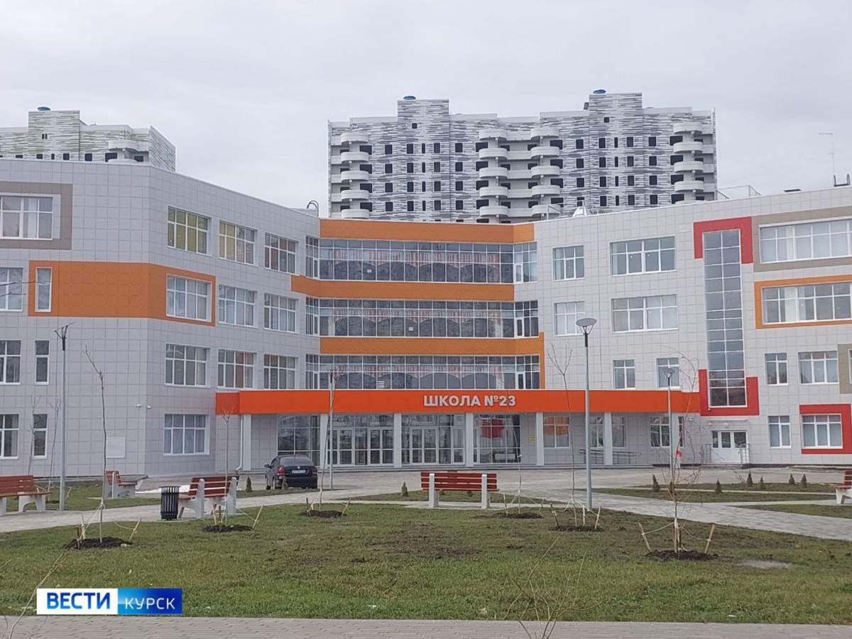    Глава города Игорь Куцак осмотрел новую школу на проспекте Дериглазова