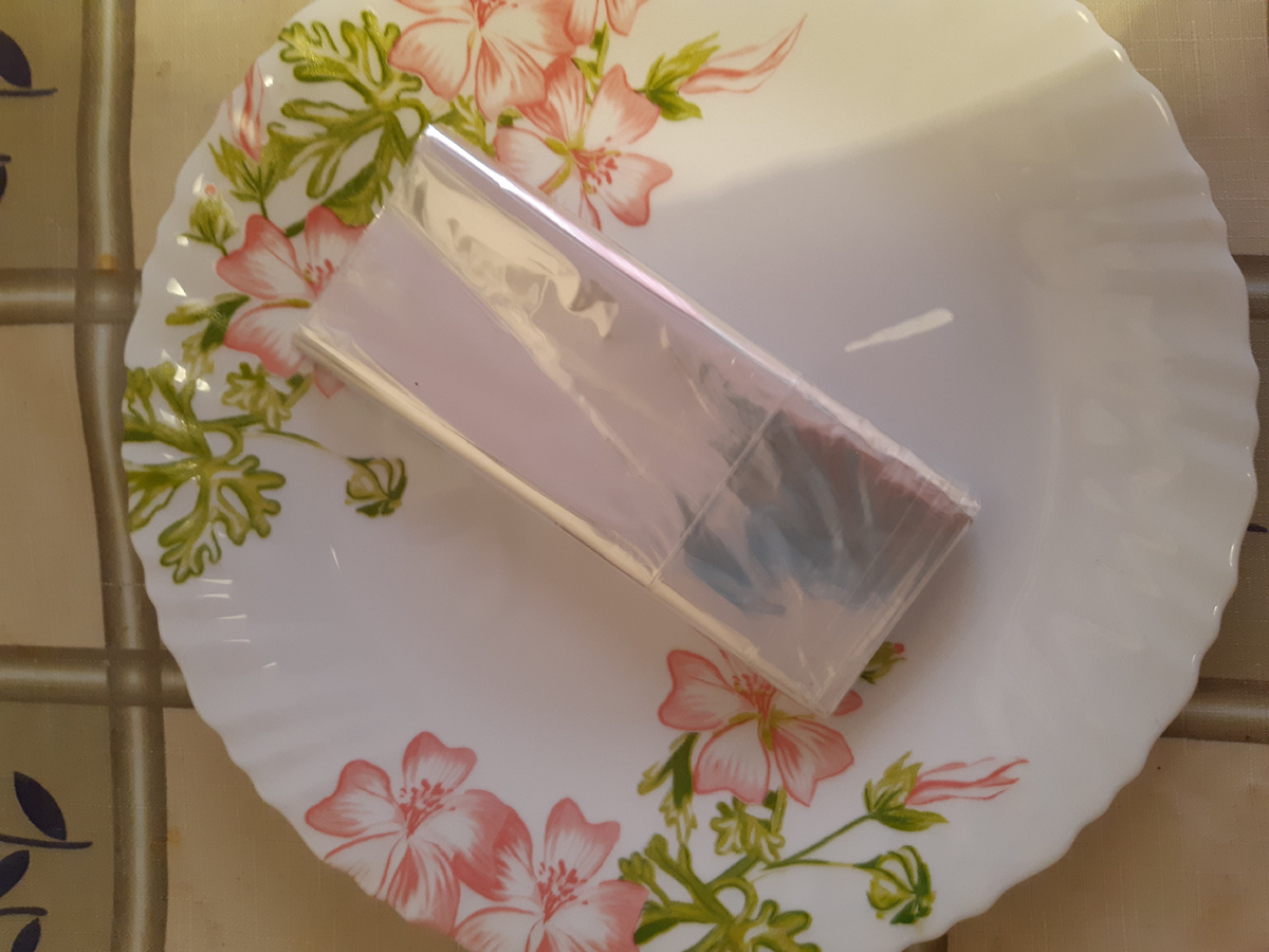 Внутри - рулон.