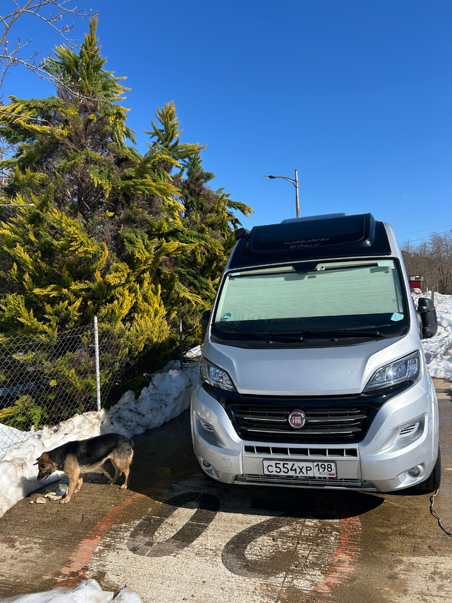 Автодом всё на той же стоянке в Шекветили. Сугробы тают!