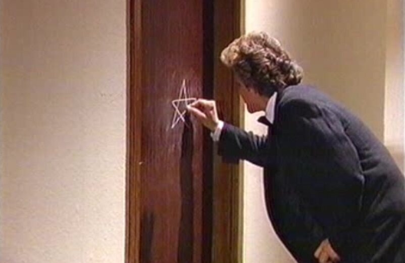 это помимо чеснока и ритуальных заговоров