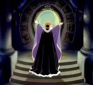 Изображение из сети "Интернет". На нем- королева, злая мачеха из сказки "Белоснежка" вопрошает у зеркала- "Я ль на свете всех милее, всех румяней и белее". И только попробуйте сказать нарциссу обратное... "На себя б, моя душа, век смотрелся б, не дыша". 