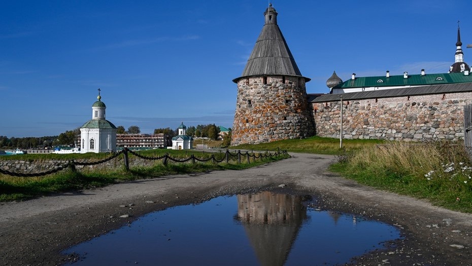    Архангельская область. Поселок Соловецкий. Вид на Спасо-Преображенский Соловецкий ставропигиальный мужской монастырь. Автор фото: Лев Федосеев/ТАСС