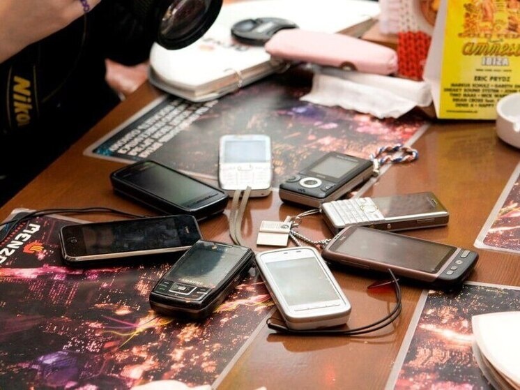     Помимо проблем со зрением пользователь может «заработать» искривление позвоночника и получить цифровую деменцию. Фото: «МК в Великом Новгороде»