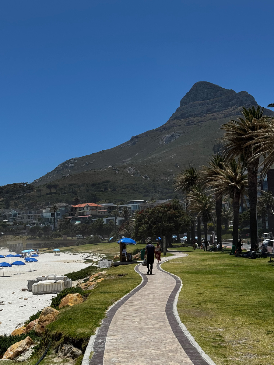 Дорожка вдоль пляжа Camps Bay