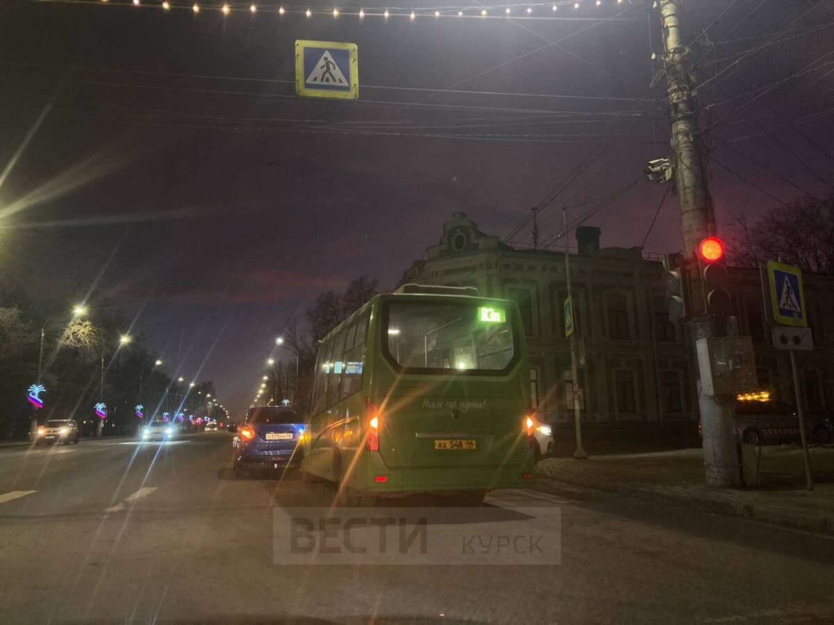    В Курске пробка из-за ДТП собралась возле магазина «Куряночка»