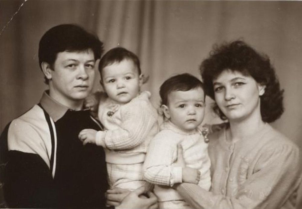 Наталья и Светлана с родителями. Фото из личного архива атрисы