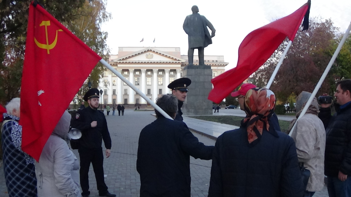 Полиция препятствует проведению собрания 4 октября 2024 г. у памятника В.И. Ленину