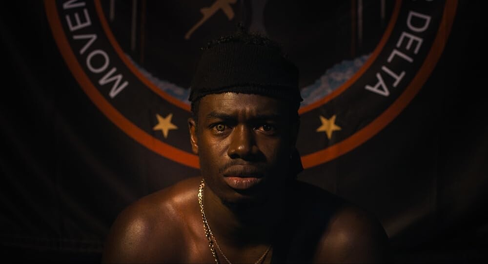 Джомо (в исполнении Морра Ндиае)