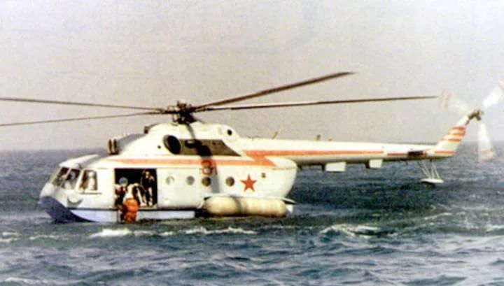 Ми-14ПС на воде с надутыми баллонетами
