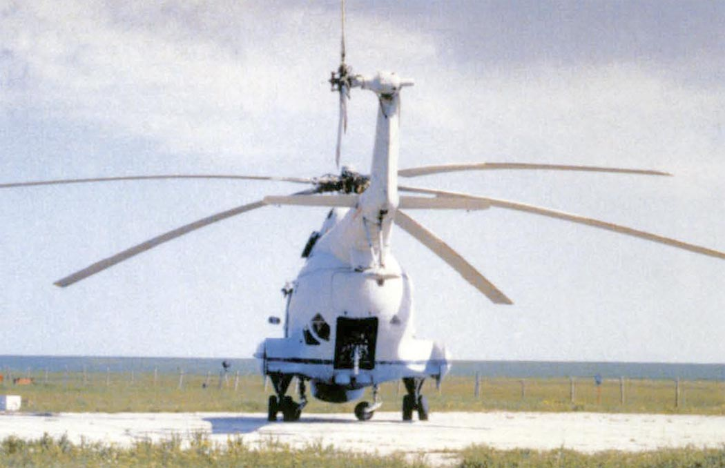 Ми-14БТ сзади. Видна система буксировки минного трала