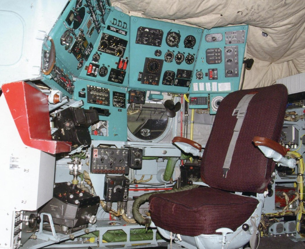 Место штурмана-оператора Ми-14ПЛ