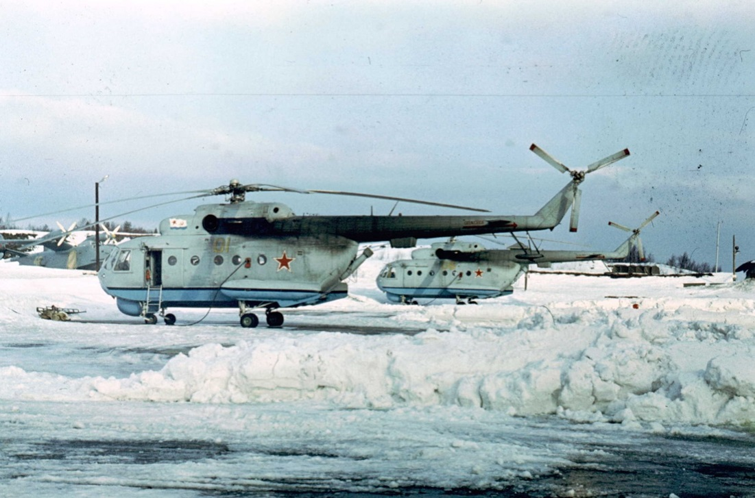 Ми-14ПЛ на заднем плане виден Бе-12