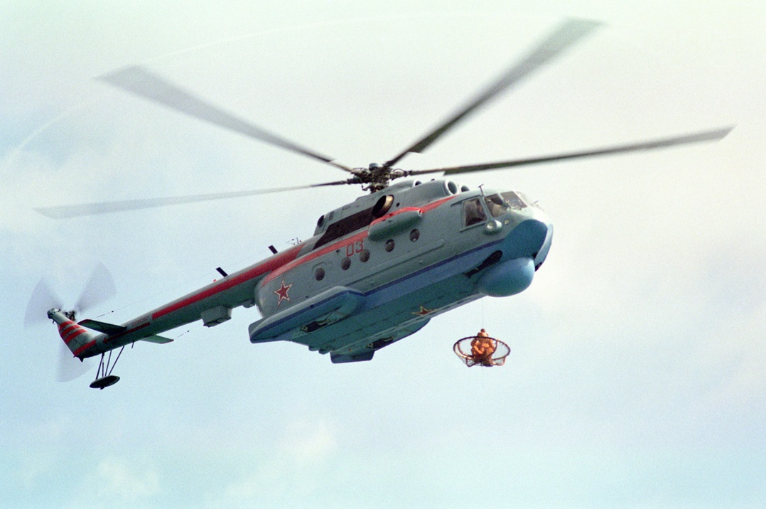 Ми-14 со спасательной люлькой