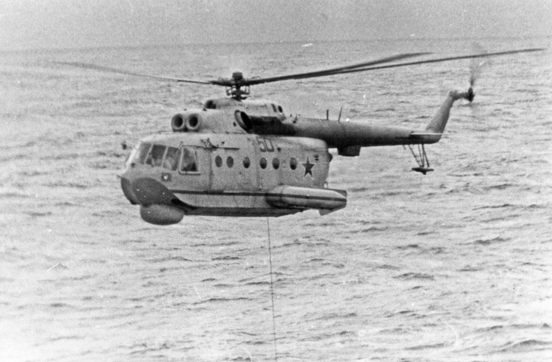 Ми-14ПЛ с выпущенным антенным блоком станции «Ока-2»
