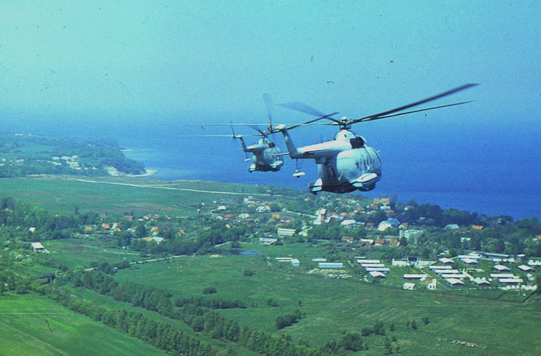 Пара Ми-14ПЛ в полете