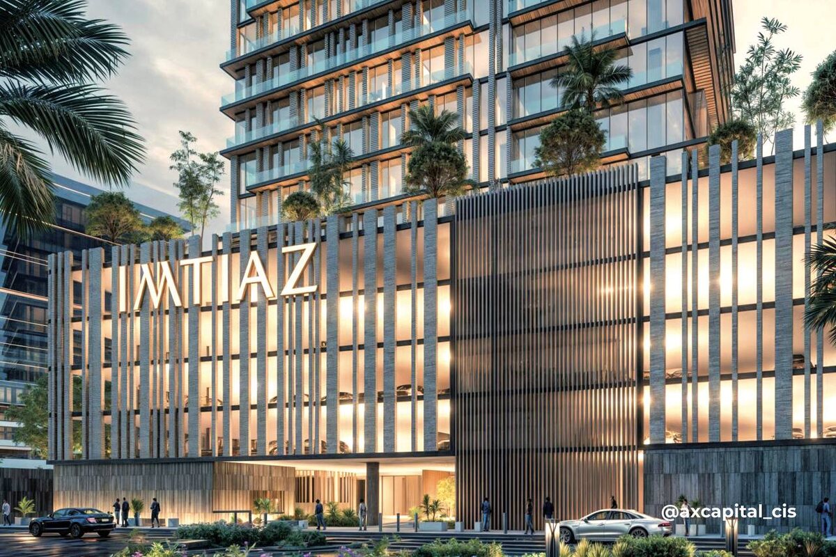 Подиум с бассейном и дзен-садом