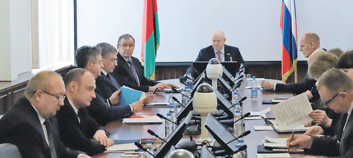 Комиссия ПС по безопасности благодаря телемосту работала сразу в Москве и в Минске. Фото: belrus.ru