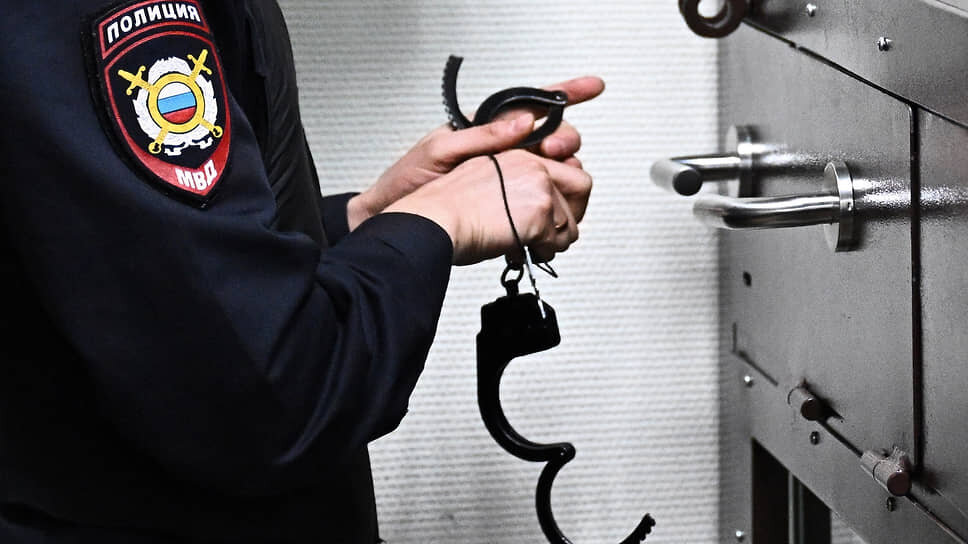 По ходатайству следствия суд принял решение о взятии под стражу троих участников организованной группы.📷Фото: Иван Водопьянов / Коммерсантъ