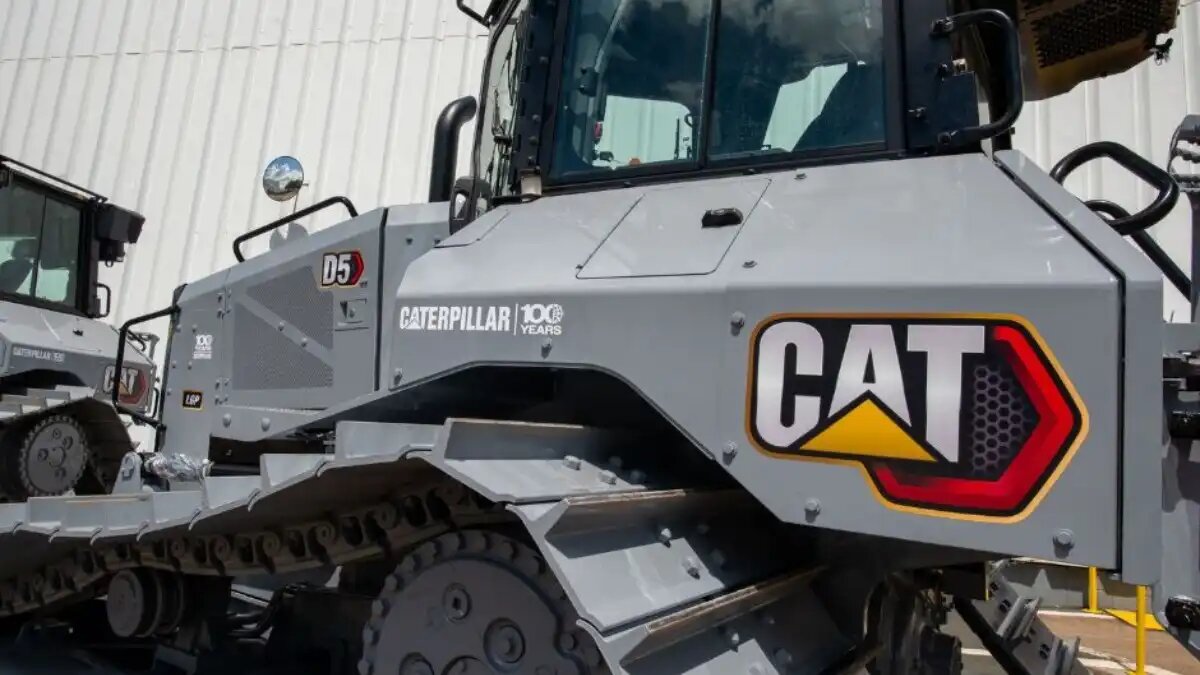 Фото: Caterpillar Brazil / revistacultivar.com.br
Внешний вид спецтехники Caterpillar в цвете Centennial Grey