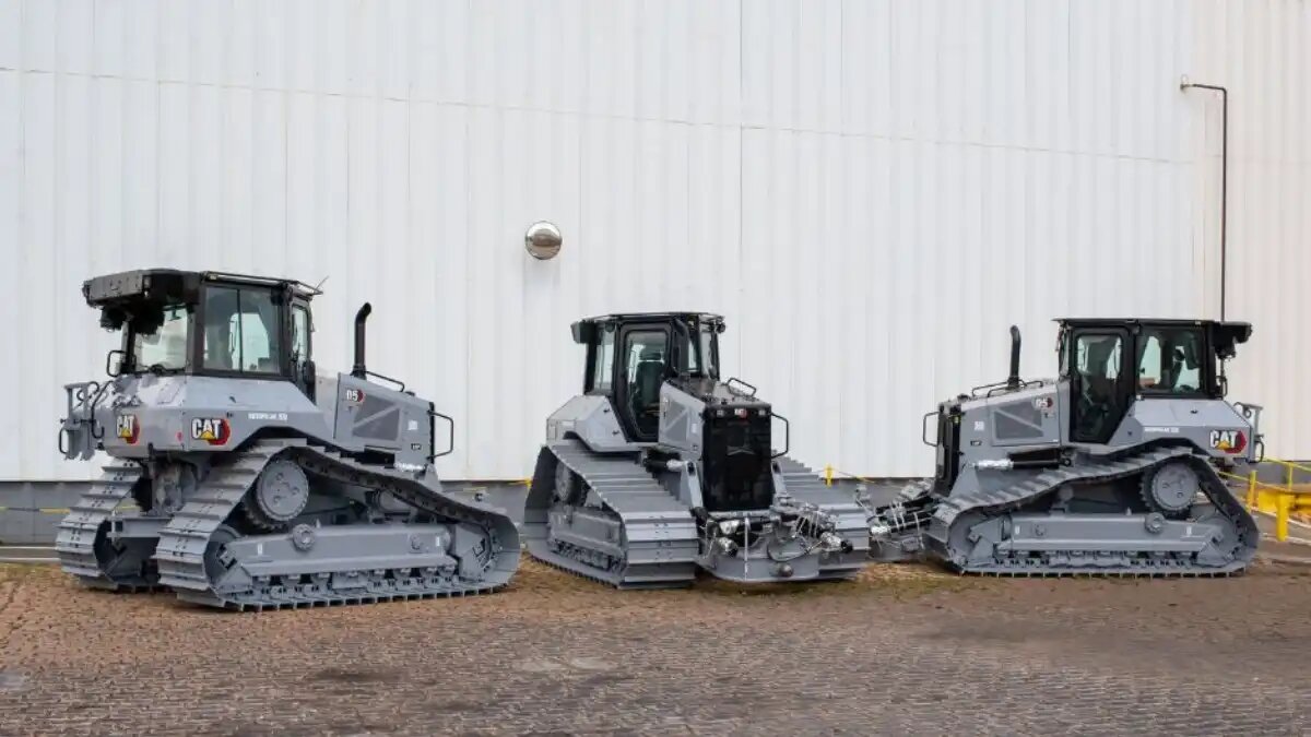 Фото: Caterpillar Brazil / revistacultivar.com.br
Тракторы-бульдозеры Caterpillar в дизайнерском фирменном цвете Centennial Grey