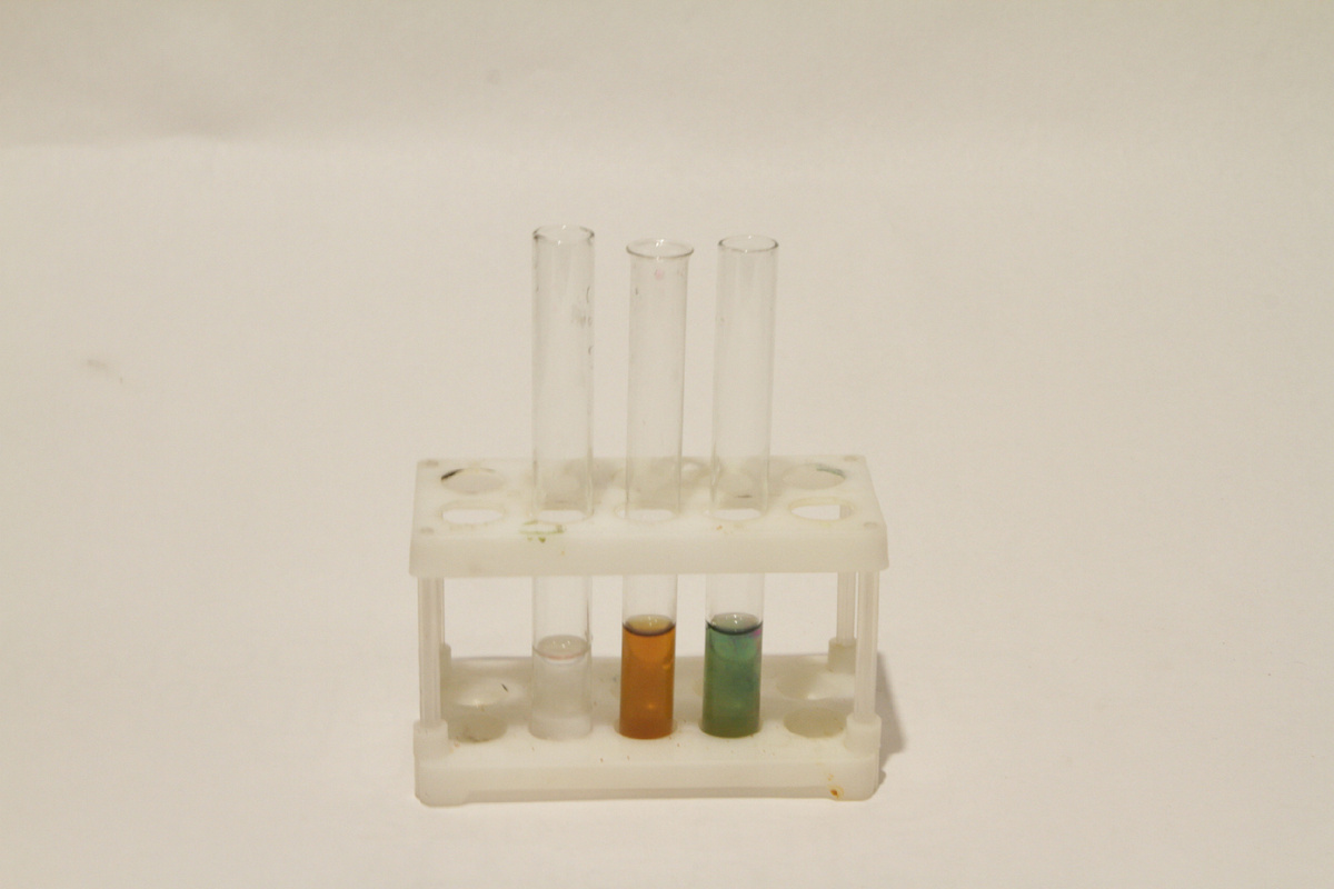 Цвета растворов сразу после протекания реакций