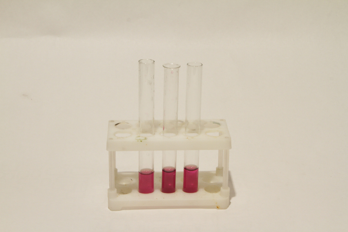 Растворы перманганата калия с добавлением кислоты, воды и щёлочи