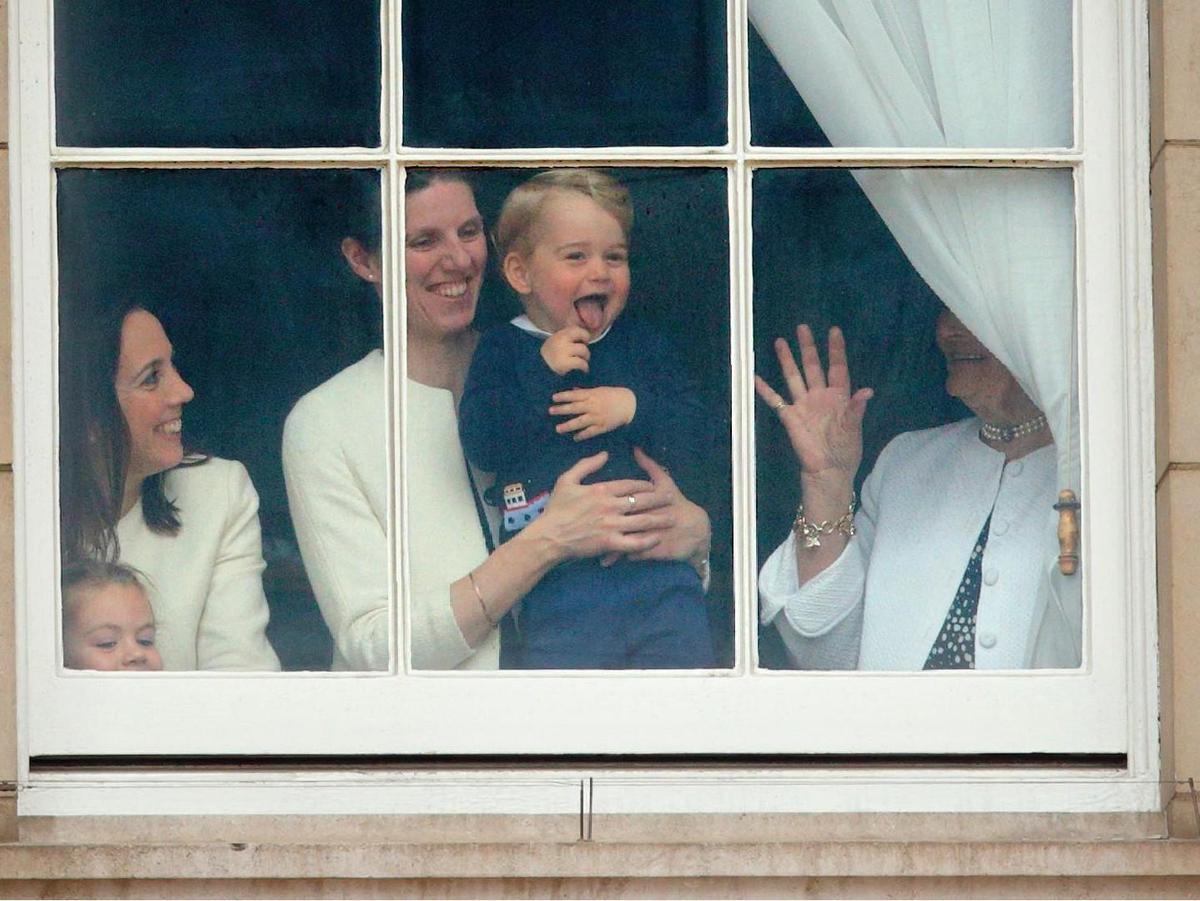 малыш Джордж на руках у Марии