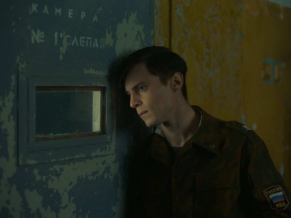 Иван Янковский. Кадр из сериала "Аутсорс".