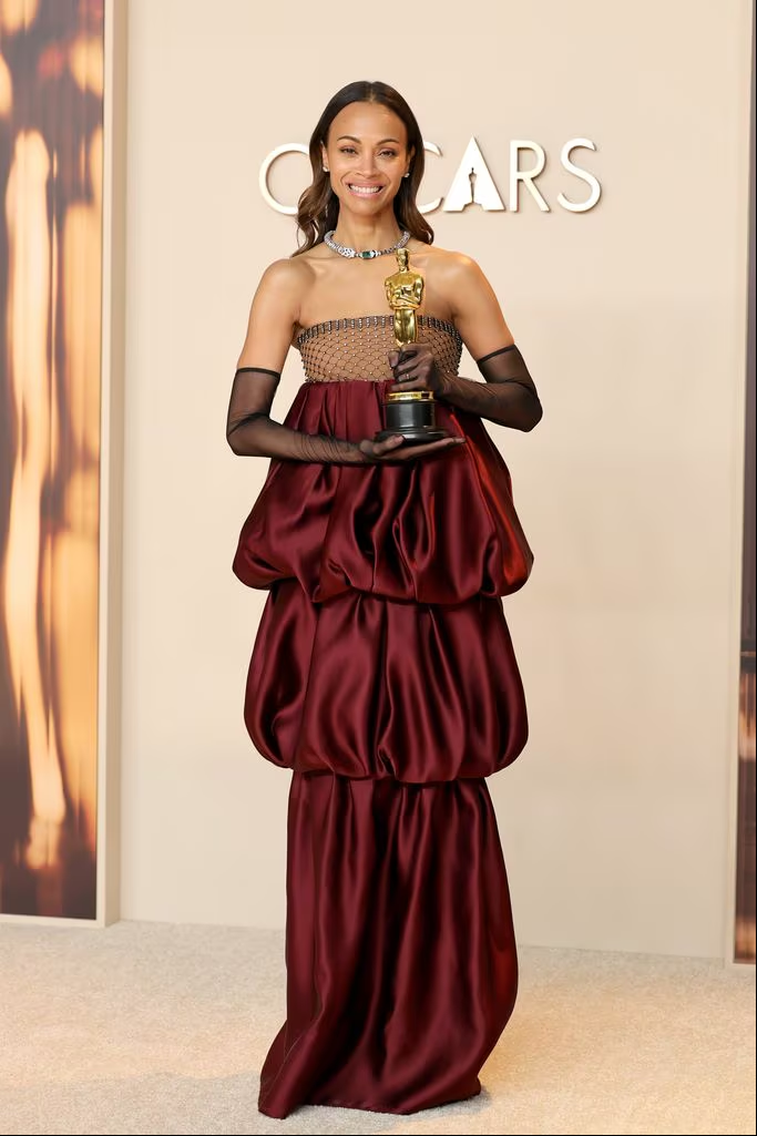 Интриговать не стану - я говорю о Зои Салданье, которая получила "Оскар" за роль второго плана в "Эмилии Перес"