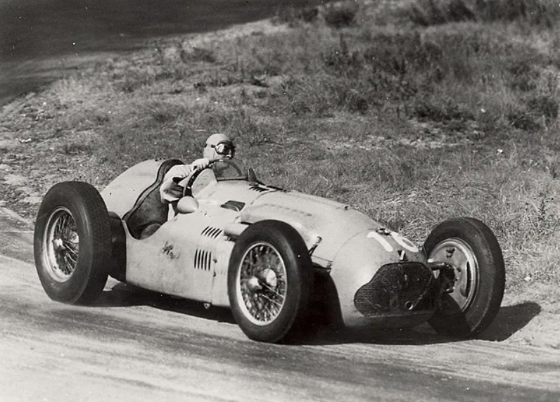 Итальянские гонщики когда-то были синонимом Формулы-1, как, например, великий Альберто Аскари. [Источник: Cees de Boer]
