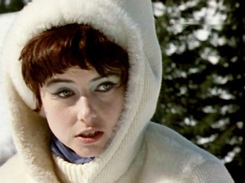 Виктория Лепко в фильме "А человек играет на трубе" (1970).