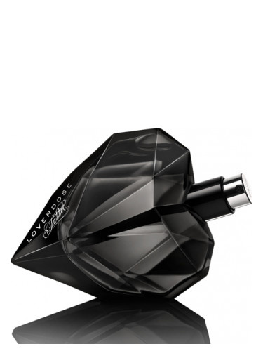 Loverdose Tattoo Diesel — это аромат для женщин, он принадлежит к группе восточные цветочные. Loverdose Tattoo выпущен в 2013 году. Loverdose Tattoo был создан Anne Flipo и Pascal Gaurin. Верхние ноты: Лист черной смородины, Бергамот и Мандарин; средние ноты: Жасмин Самбак, Роза и Цветок апельсина; базовые ноты: Молоко, Рис, Ваниль и Бобы тонка.