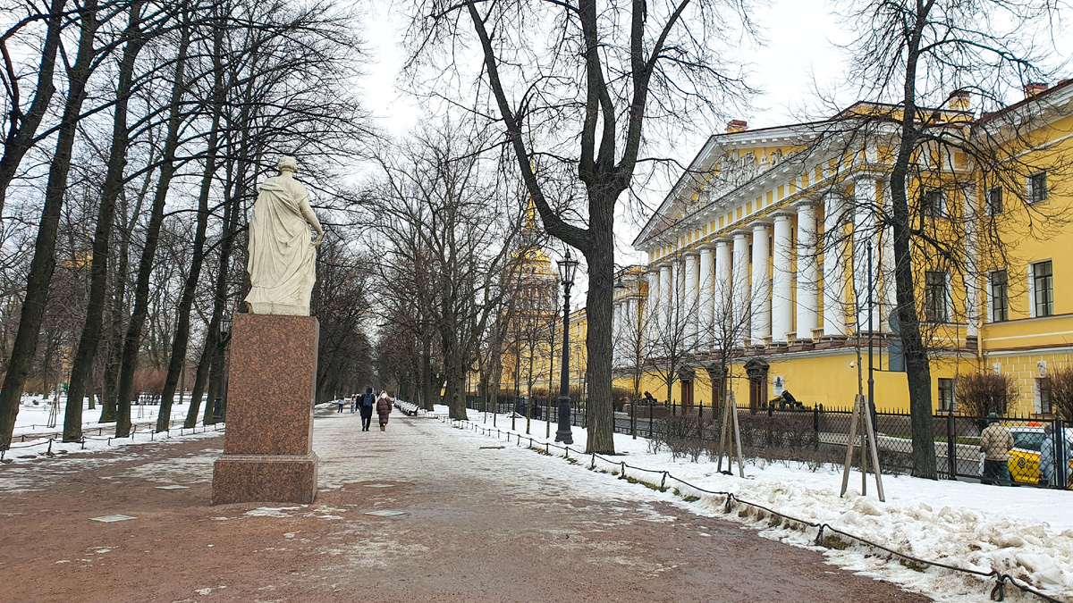 Фото автра, март 25г, здание Адмиралтейства