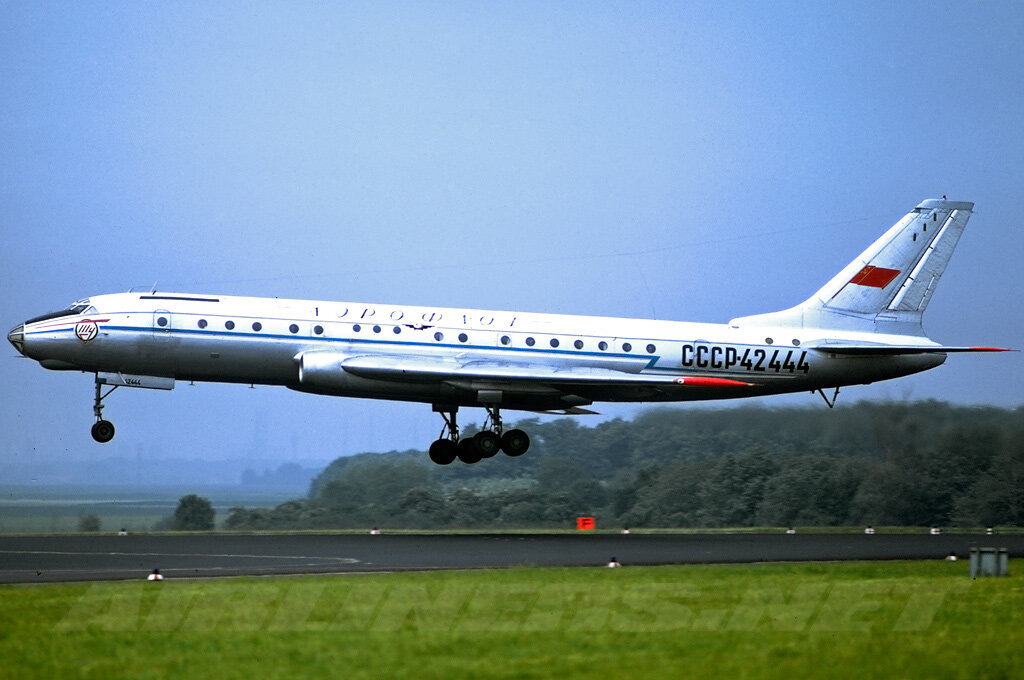 Ту-104