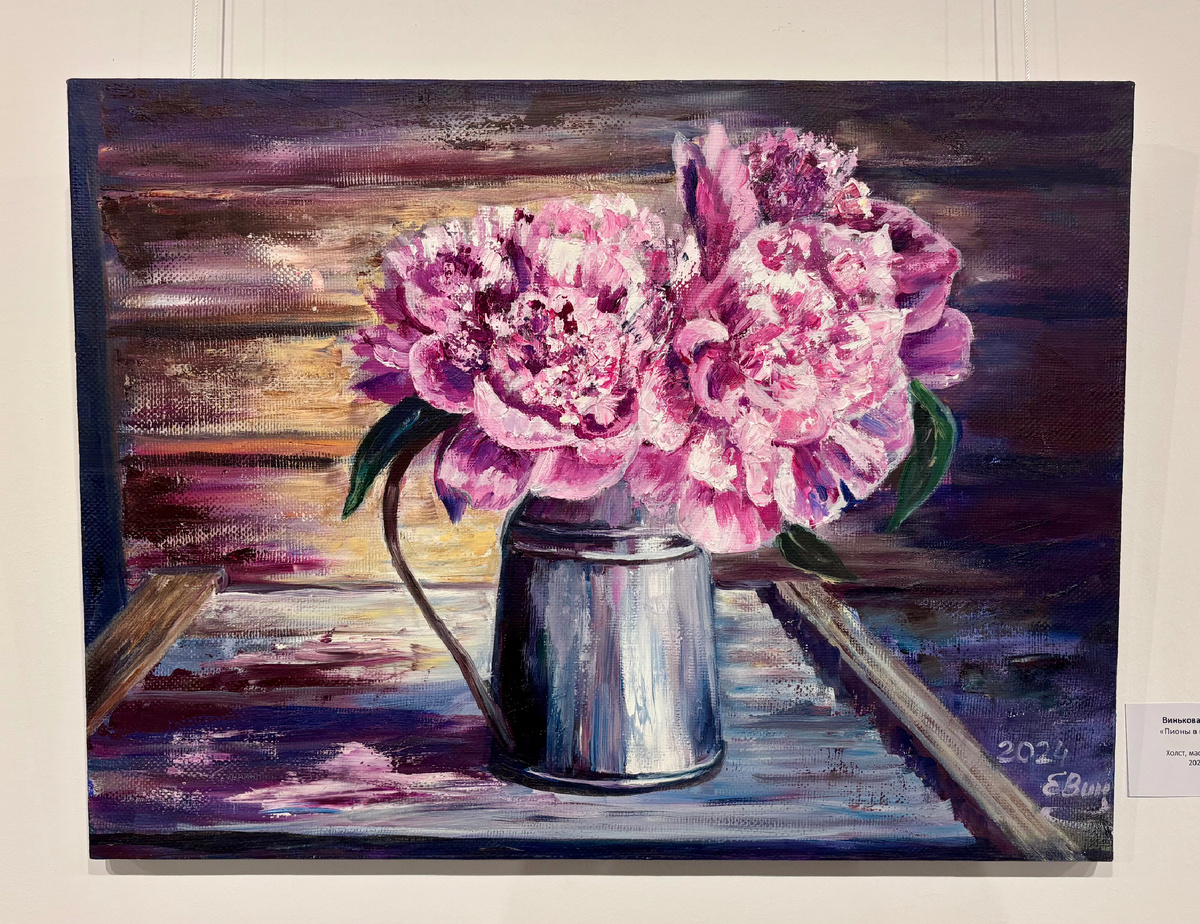 Евгения Винькова «Пионы в кувшине» (2024), холст, масло, 60х45 см