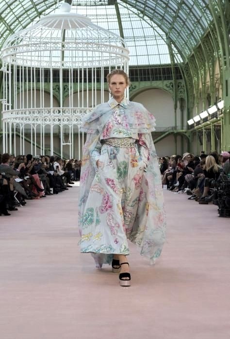 2. Chanel Spring Summer 2025. Декорации показа имеют значение.