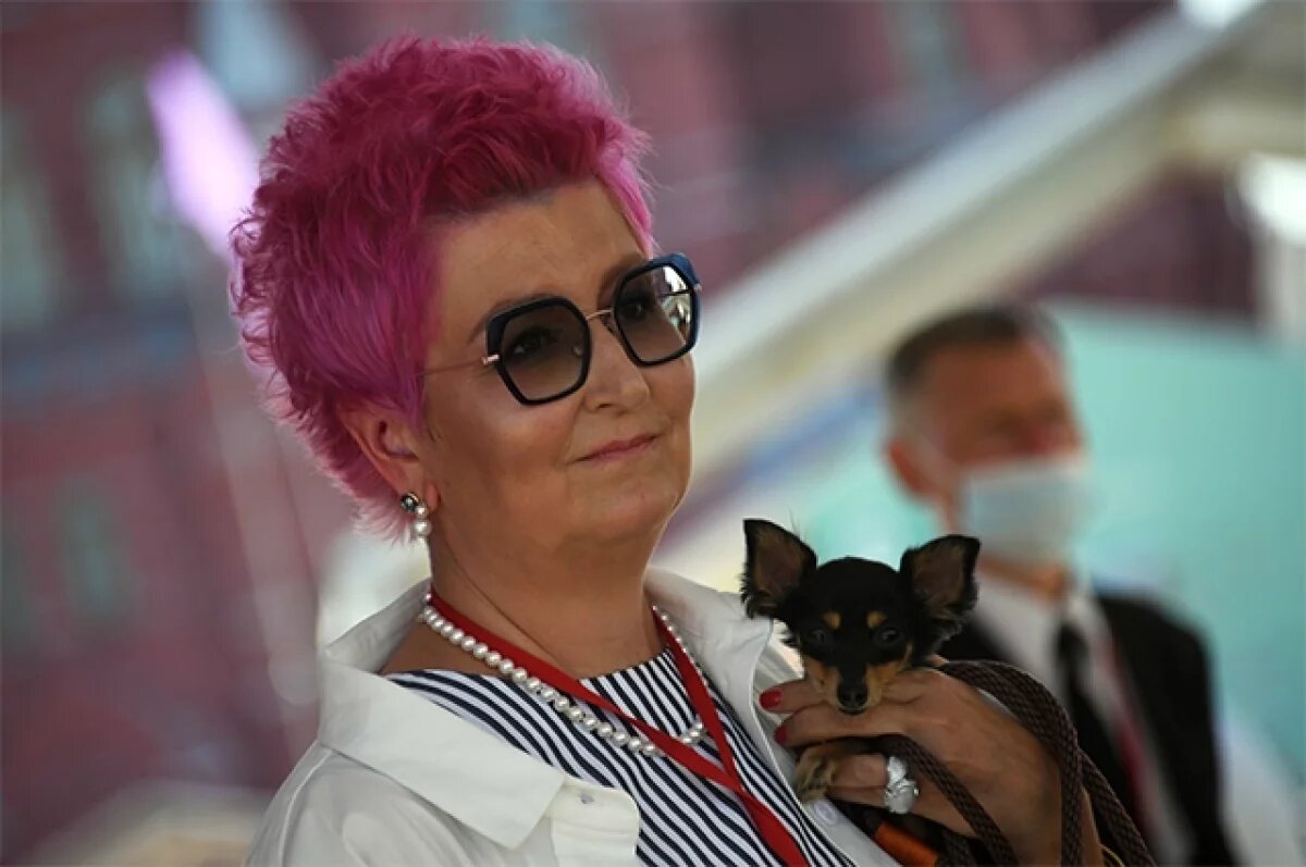    Татьяна Устинова призвала дам подойти к зеркалу и честно взглянуть на себя