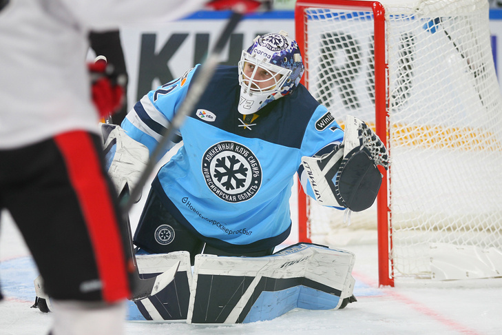   Аутсайдер восточной конференции забросил в ворота нашей команды четыре шайбы. Фото Артема Тиунова