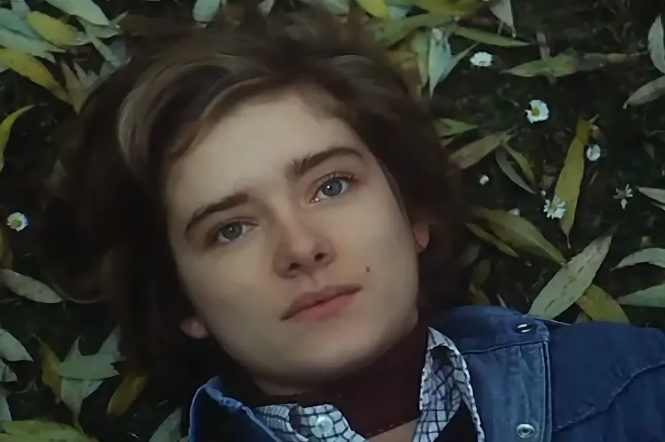 Кадр из фильма "С любовью" (1976)