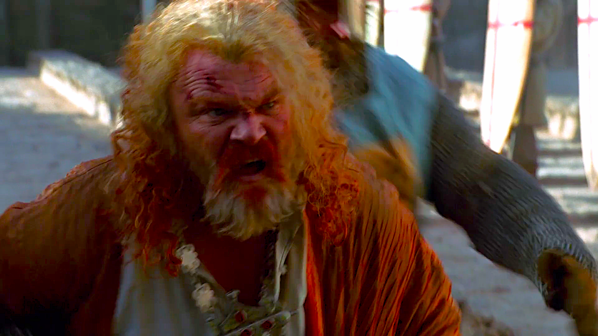 Здесь и далее по тексту размещены кадры из фильма из «Царство небесное» (Производство: США, Великобритания и Германия. 2005 год; режиссёр – Ридли Скотт, автор сценария – Уильям Монахан). В роли Рено де Шатийона ирландский актёр Брендан Глисон