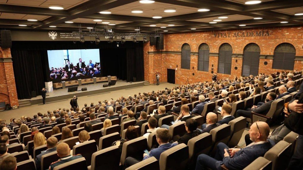    Глава Бузулука Владимир Песков принял участие в форуме «Малая Родина – сила России» Оренбуржье