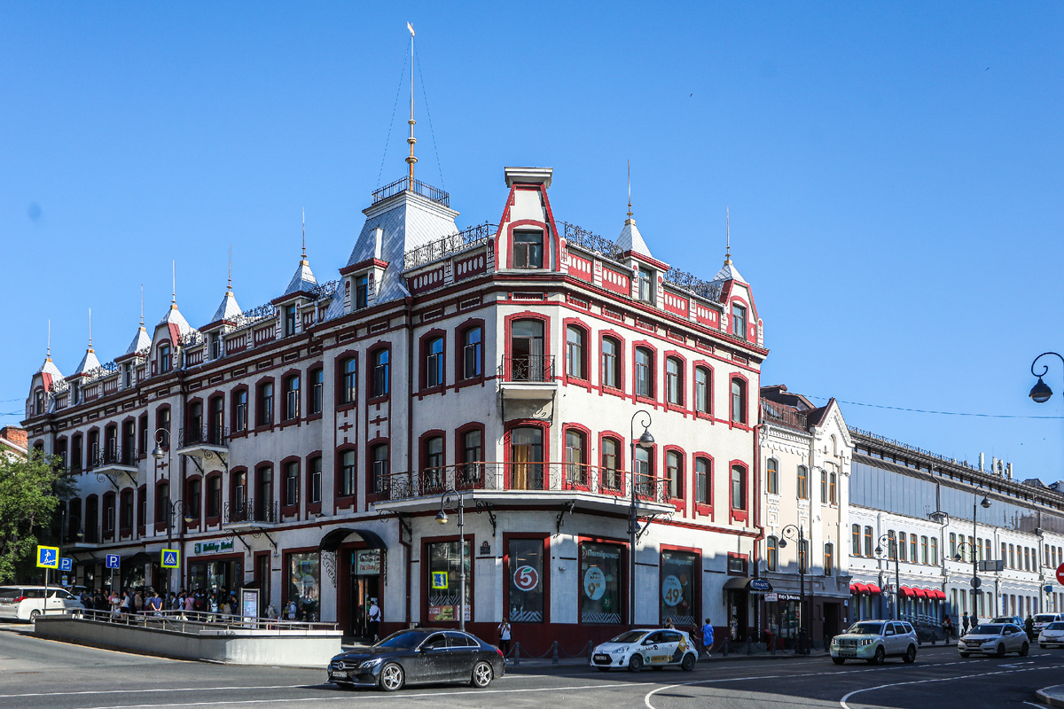 Светланская, 11