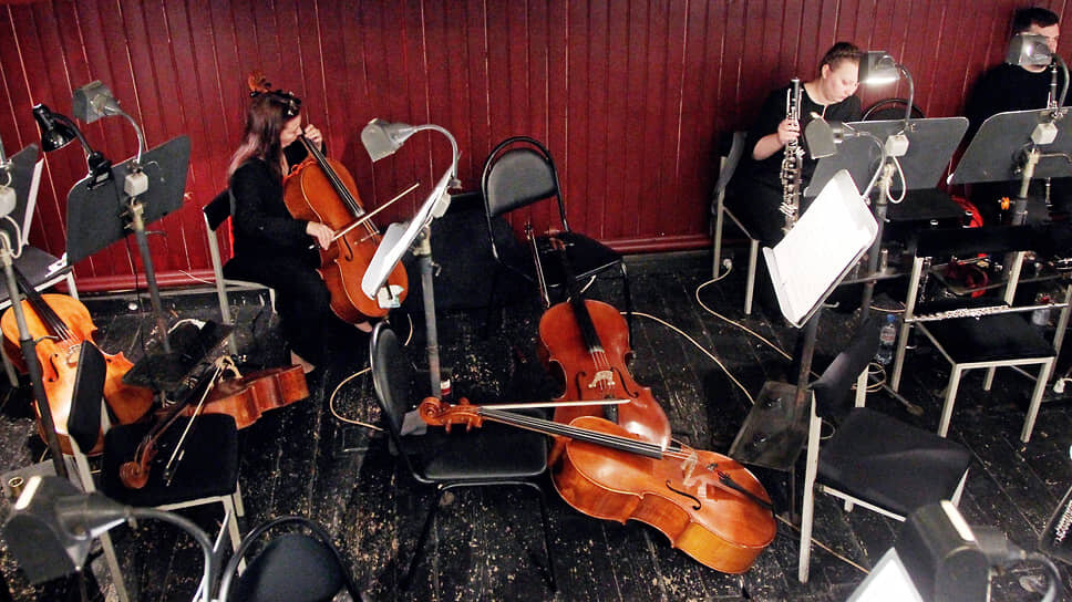 Музыканты оркестра перед началом спектакля.📷Фото: Роман Яровицын / Коммерсантъ