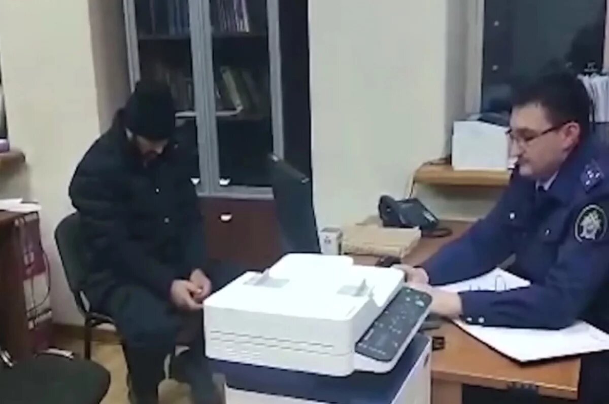     Алексей Алексеенков в кабинете следователя был кроток и корректен.