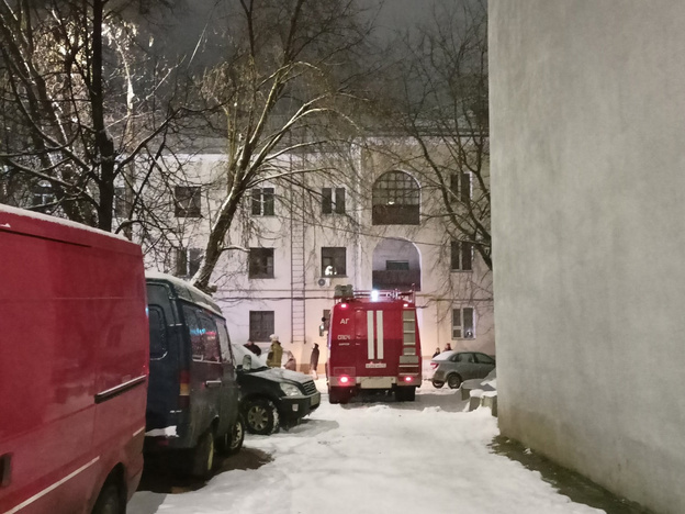    Во время пожара в доме на Октябрьском проспекте эвакуировали жильцов